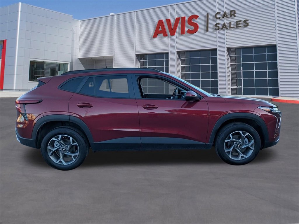 Used 2025 Chevrolet Trax LT w/ LT Convenience Package image 5