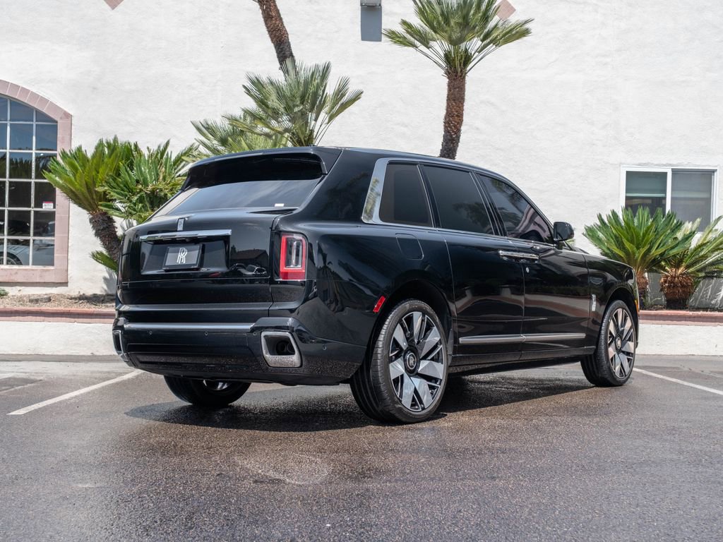 Used 2025 Rolls-Royce Cullinan image 2