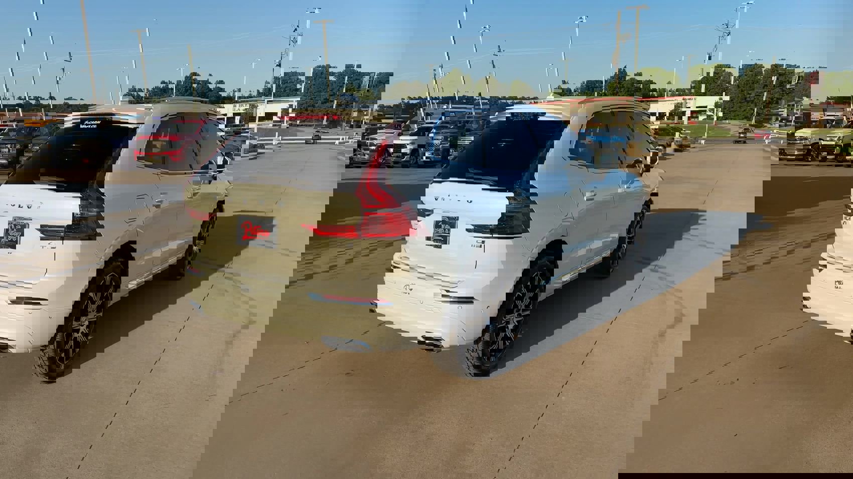 Used 2020 Volvo XC60 T6 Inscription w/ Protection Package Premier image 8