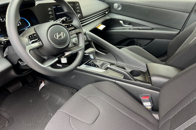 New 2026 Hyundai Elantra SE FWD image 9