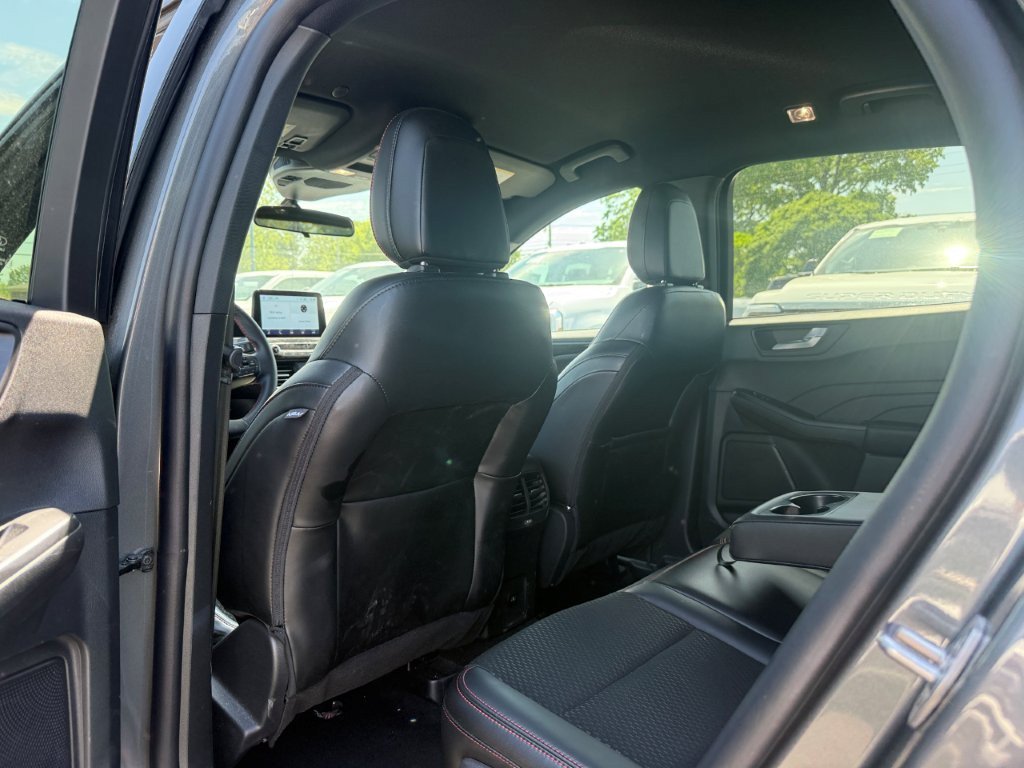 Used 2025 Ford Escape ST-Line AWD/4WD image 16