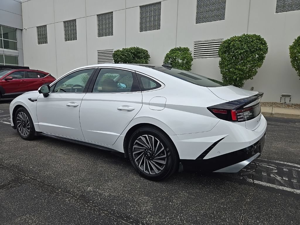 Certified 2025 Hyundai Sonata Limited FWD image 6