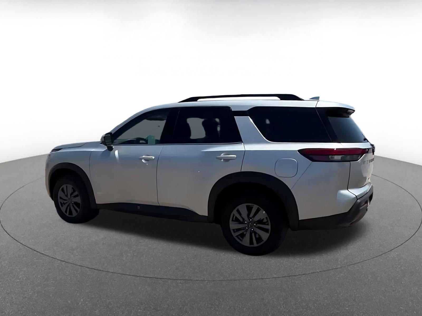 Used 2025 Nissan Pathfinder SV FWD image 10