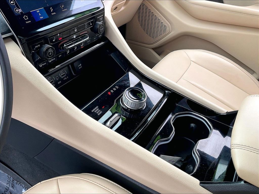 Used 2023 Jeep Grand Cherokee Limited image 19