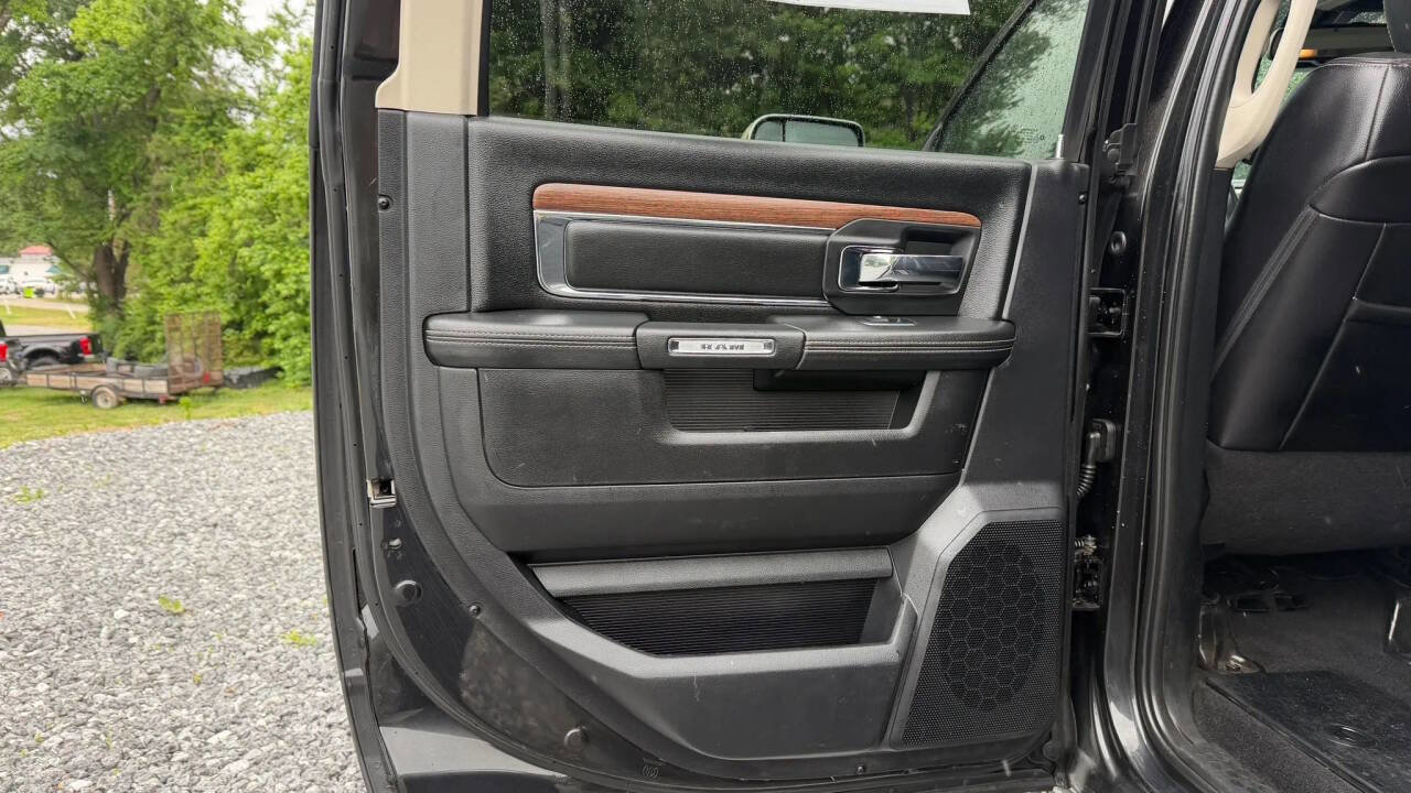 Used 2016 RAM 3500 Laramie w/ Convenience Group AWD/4WD image 18