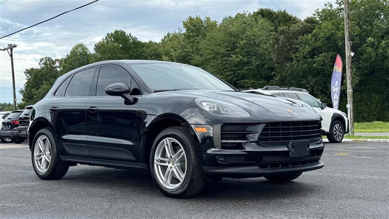 Used 2020 Porsche Macan w/ Premium Package Plus AWD/4WD image 4