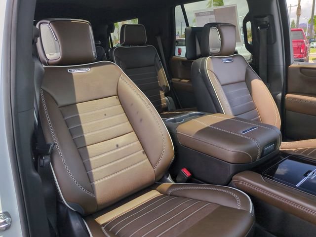 Used 2025 GMC Yukon Denali Ultimate w/ LPO, Floor Liner Package AWD/4WD image 29