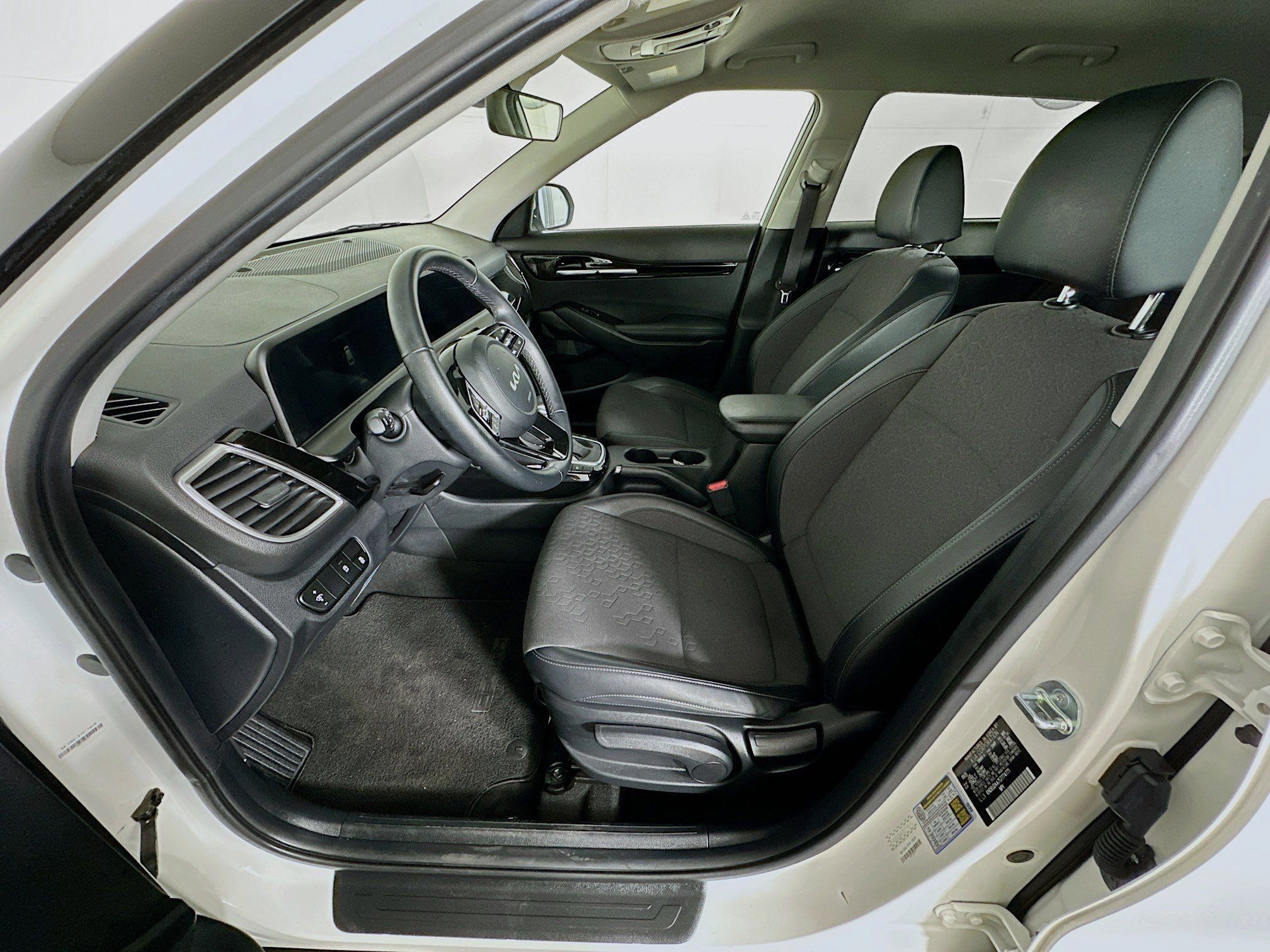 Used 2025 Kia Seltos S image 13