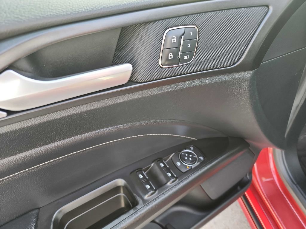 Used 2017 Ford Fusion Titanium image 13