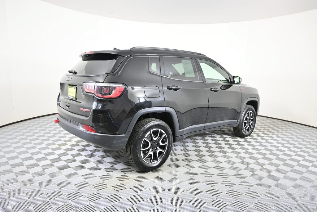 Used 2024 Jeep Compass Trailhawk AWD/4WD image 6