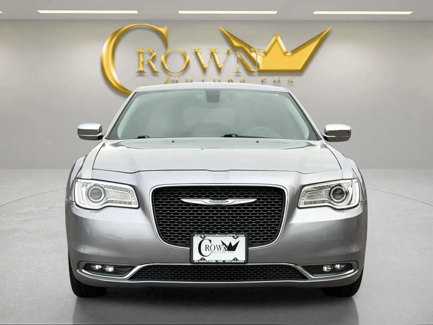 Used 2016 Chrysler 300 C image 3