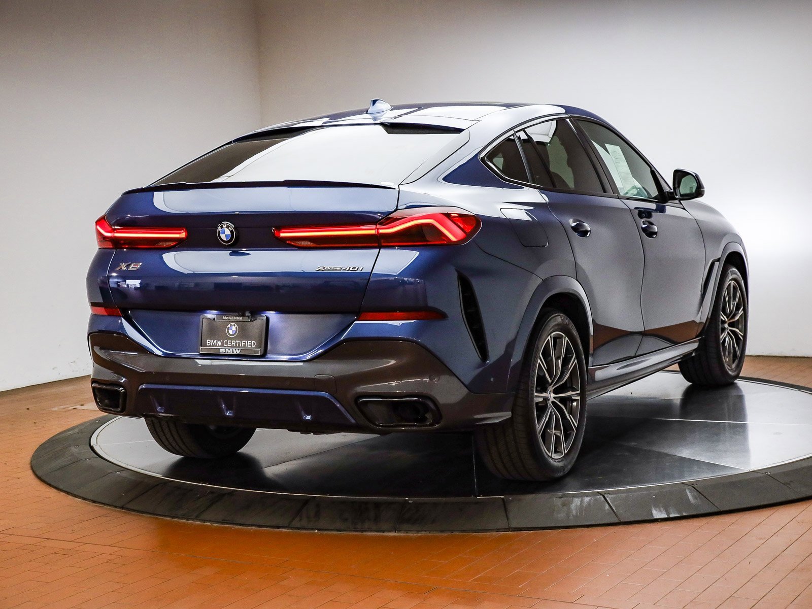 Certified 2022 BMW X6 xDrive40i w/ M Sport Package image 7