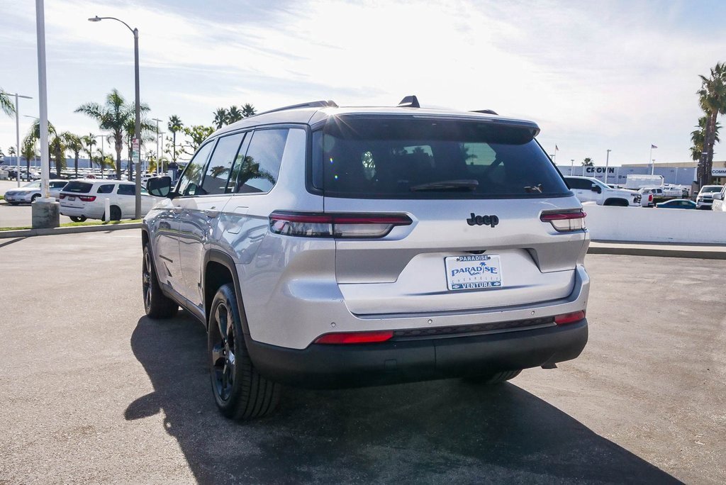 Used 2023 Jeep Grand Cherokee L Laredo image 7