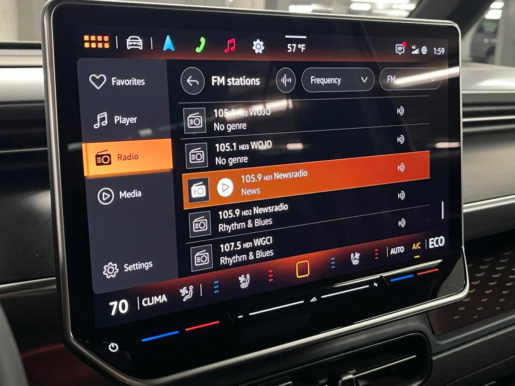 Certified 2025 Volkswagen ID. Buzz Pro S RWD image 29