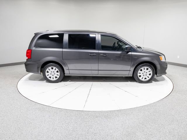 Used 2018 Dodge Grand Caravan SE w/ UConnect Hands-Free Group image 28