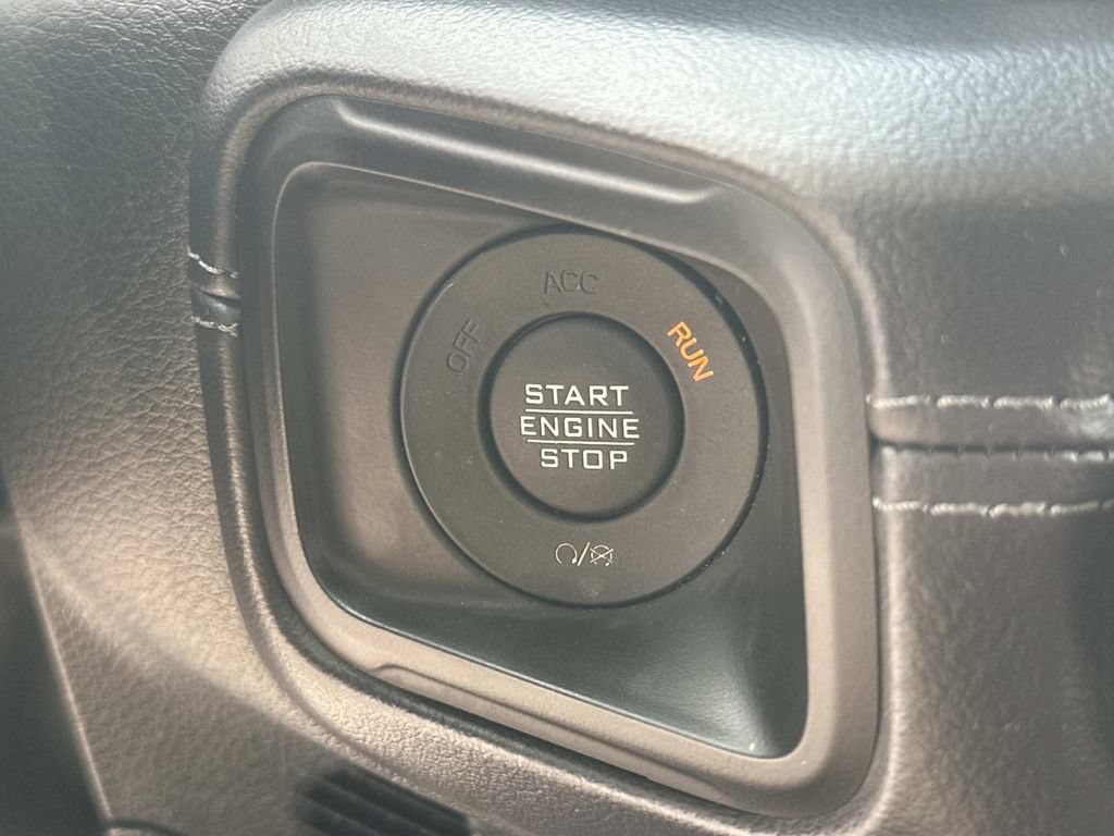 Used 2025 Jeep Wrangler Unlimited Rubicon w/ Convenience Group AWD/4WD image 23