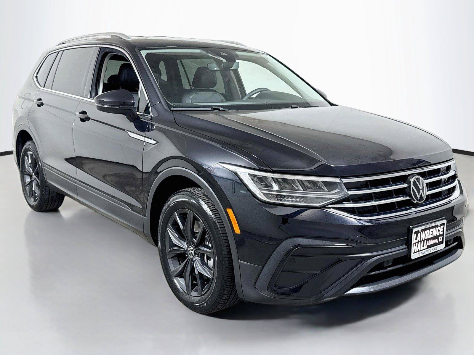 Used 2024 Volkswagen Tiguan SE AWD/4WD image 3