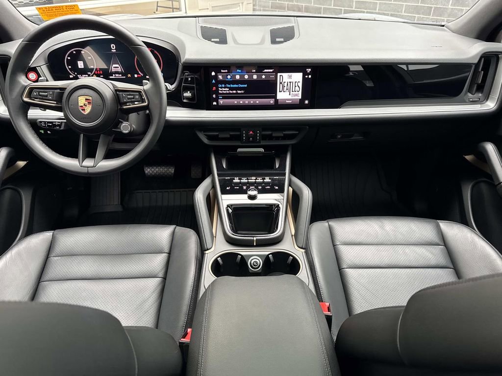 Used 2024 Porsche Cayenne image 16