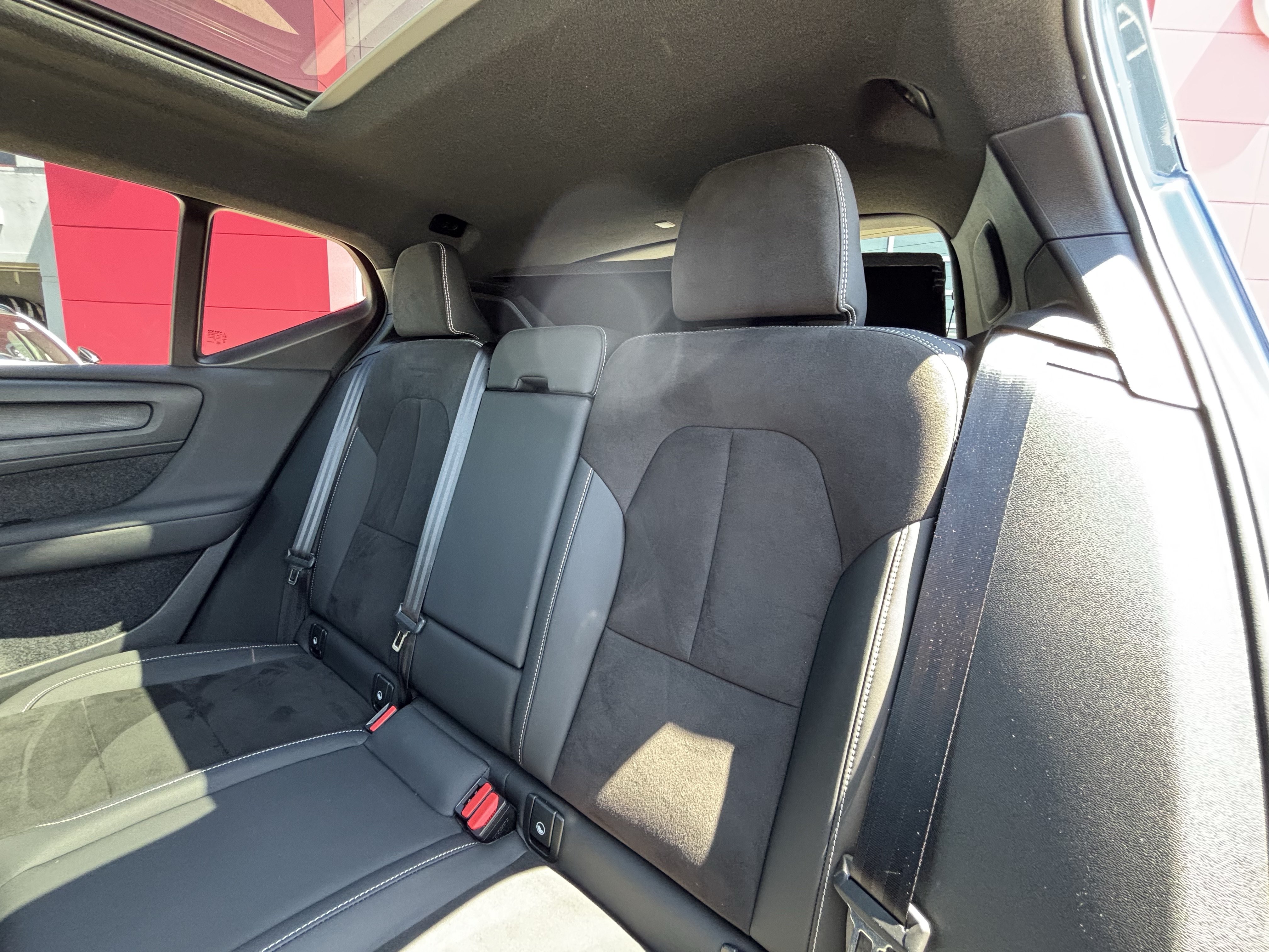 Used 2025 Volvo XC40 B5 Plus AWD/4WD image 32