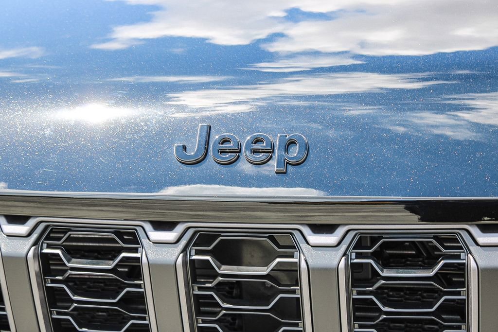 New 2026 Jeep Grand Cherokee Limited w/ Limited Altitude Package AWD/4WD image 6