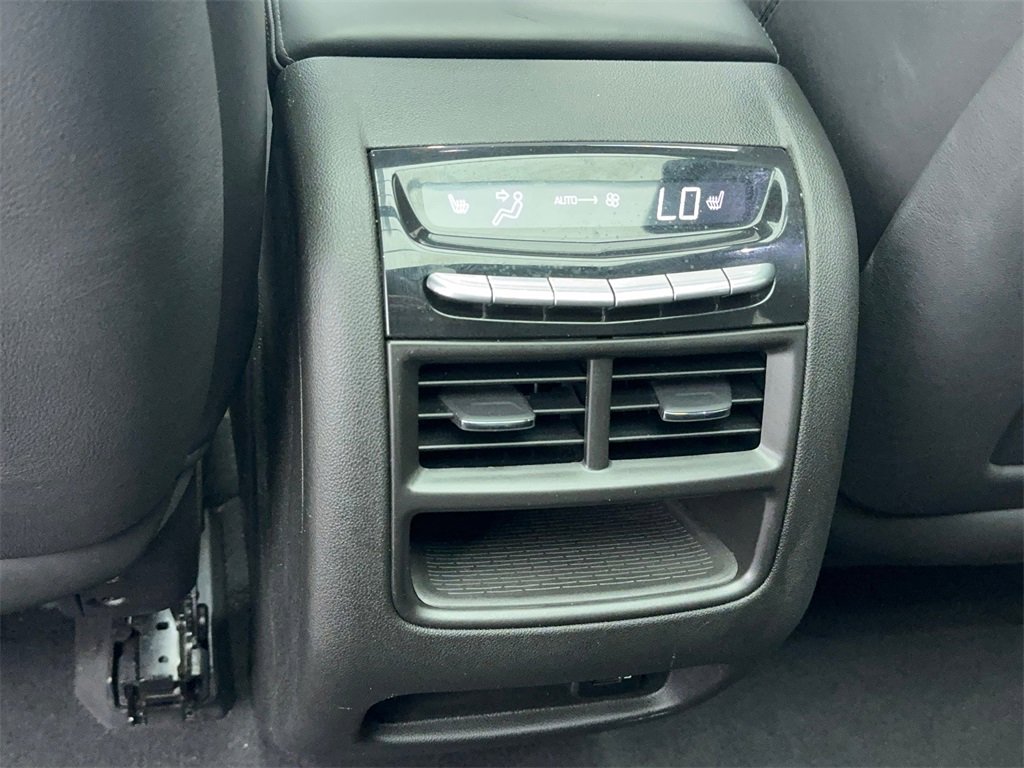 Used 2017 Cadillac XT5 Platinum image 40