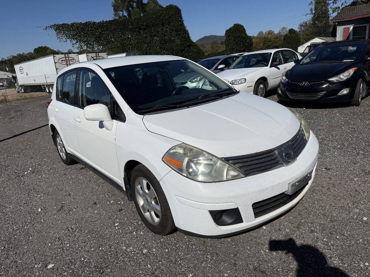 Used 2008 Nissan Versa Hatchback w/ Convenience Pkg FWD image 4