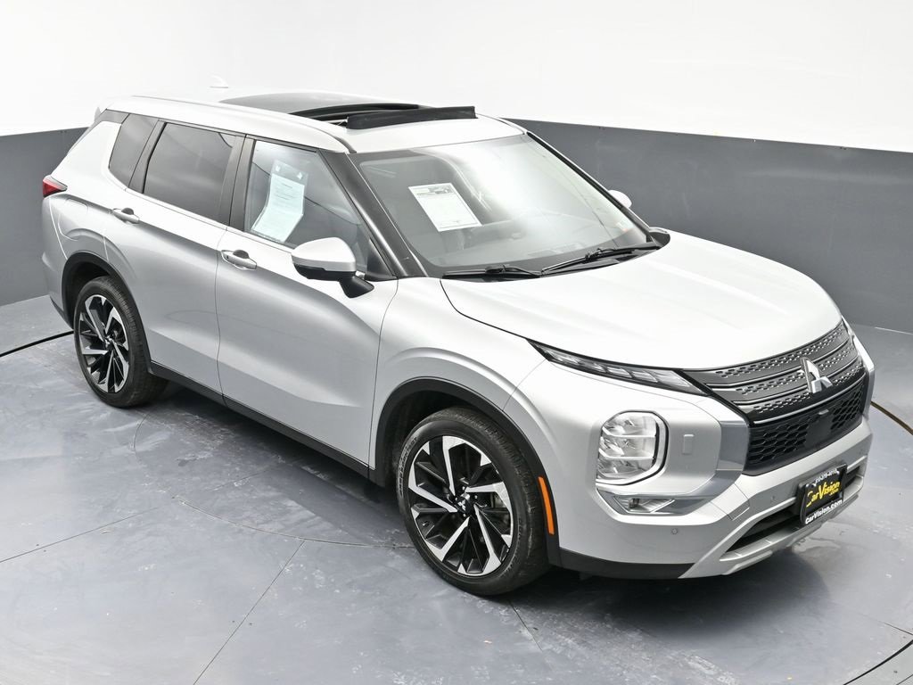 Used 2023 Mitsubishi Outlander SE image 42