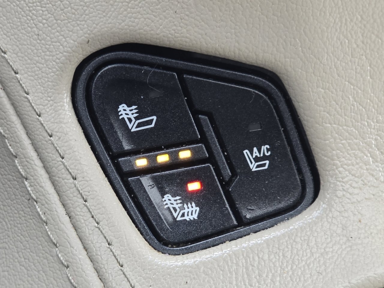 Used 2016 GMC Yukon XL Denali w/ Open Road Package image 8