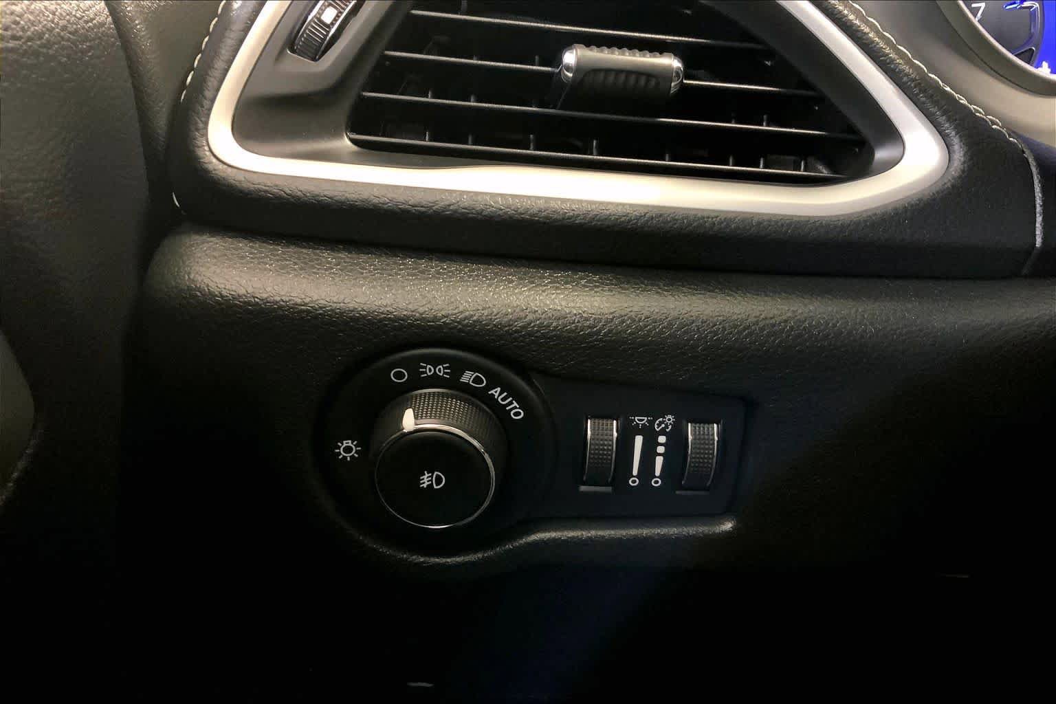 Used 2023 Chrysler Pacifica Touring-L w/ S Appearance Package image 33