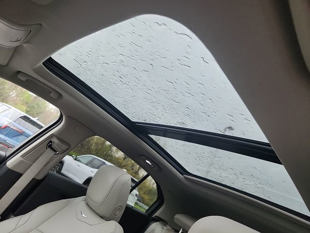 Used 2023 Cadillac XT4 Luxury w/ Cold Weather Package FWD image 14