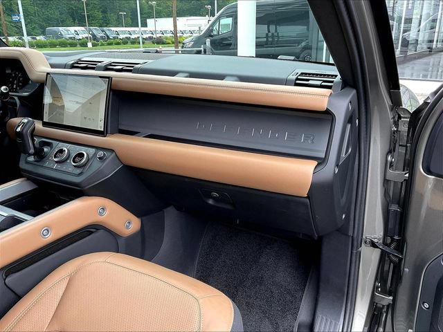 Used 2025 Land Rover Defender 110 X AWD/4WD image 27
