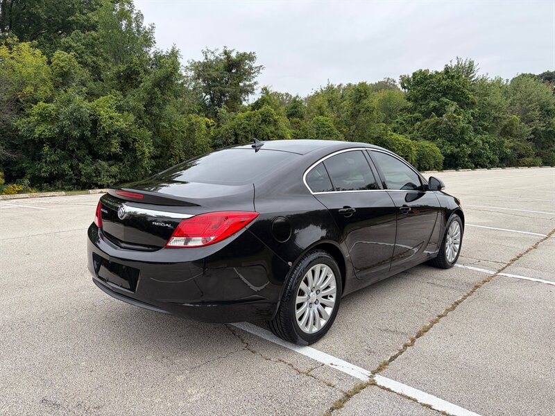 Used 2012 Buick Regal Leather FWD image 5