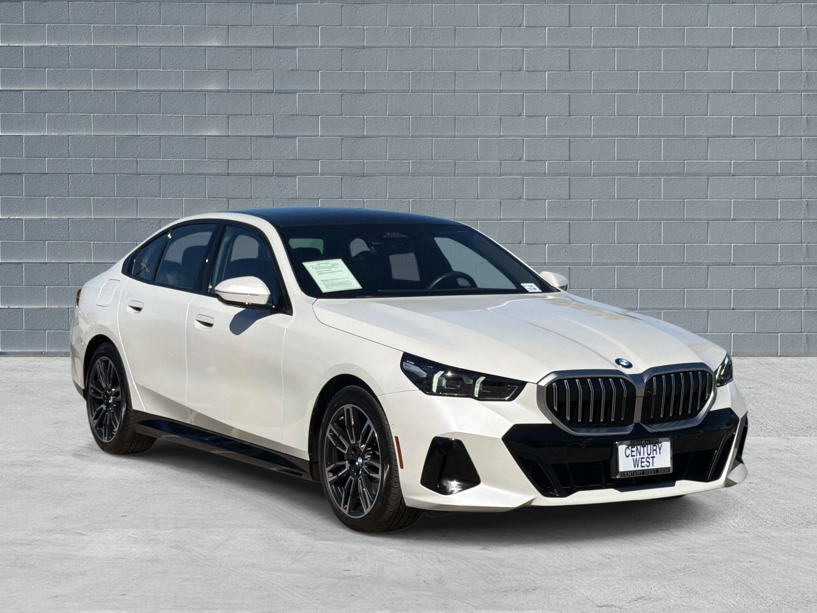 Used 2026 BMW 540i xDrive w/ M Sport Package AWD/4WD image 1