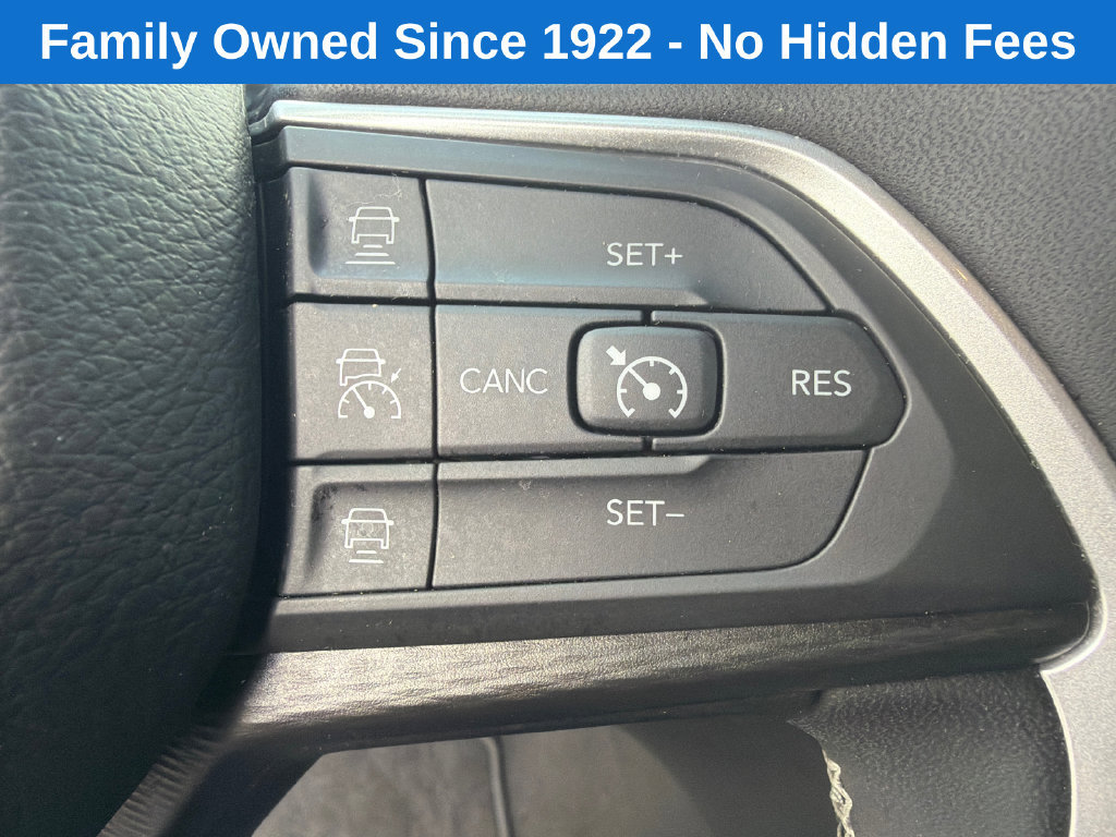 Used 2025 Jeep Grand Cherokee Altitude AWD/4WD image 26