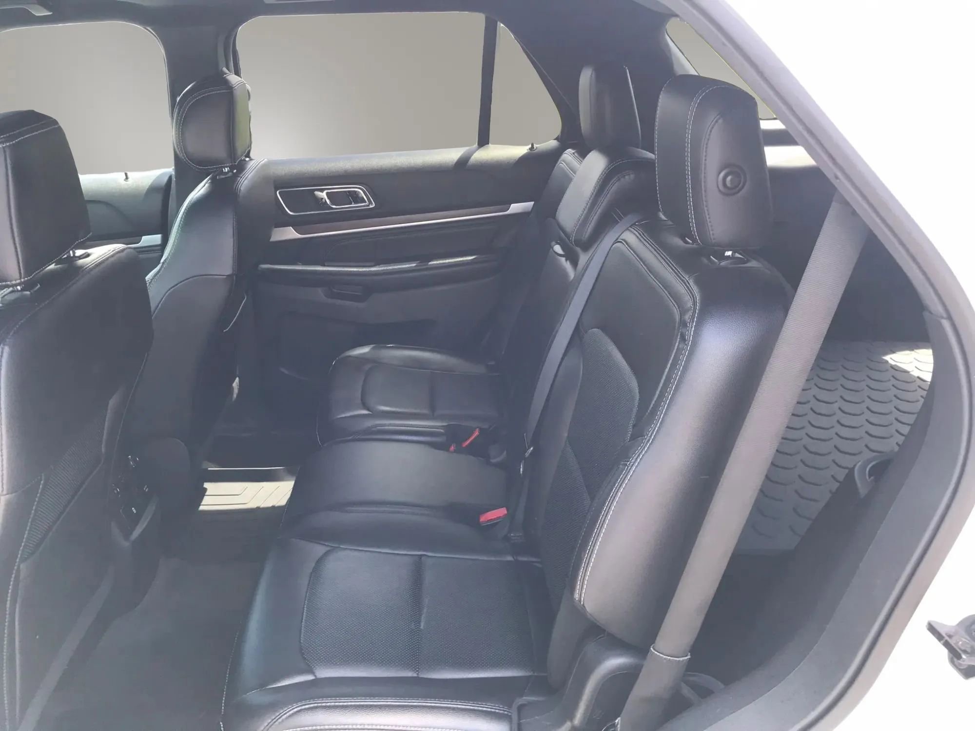 Used 2017 Ford Explorer Limited w/ Equipment Group 301A AWD/4WD image 36