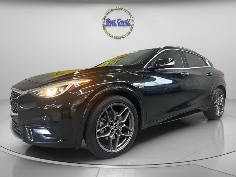 Used 2018 INFINITI QX30 Premium w/ Navigation Package FWD image 1