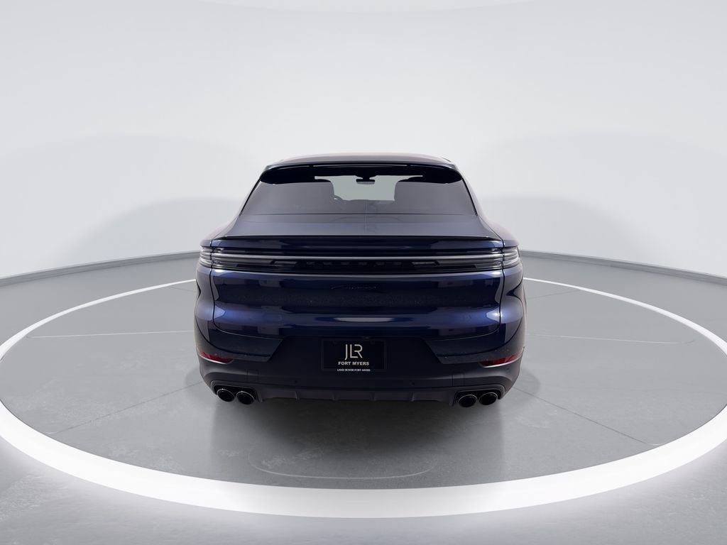 Used 2024 Porsche Cayenne Coupe AWD/4WD image 7