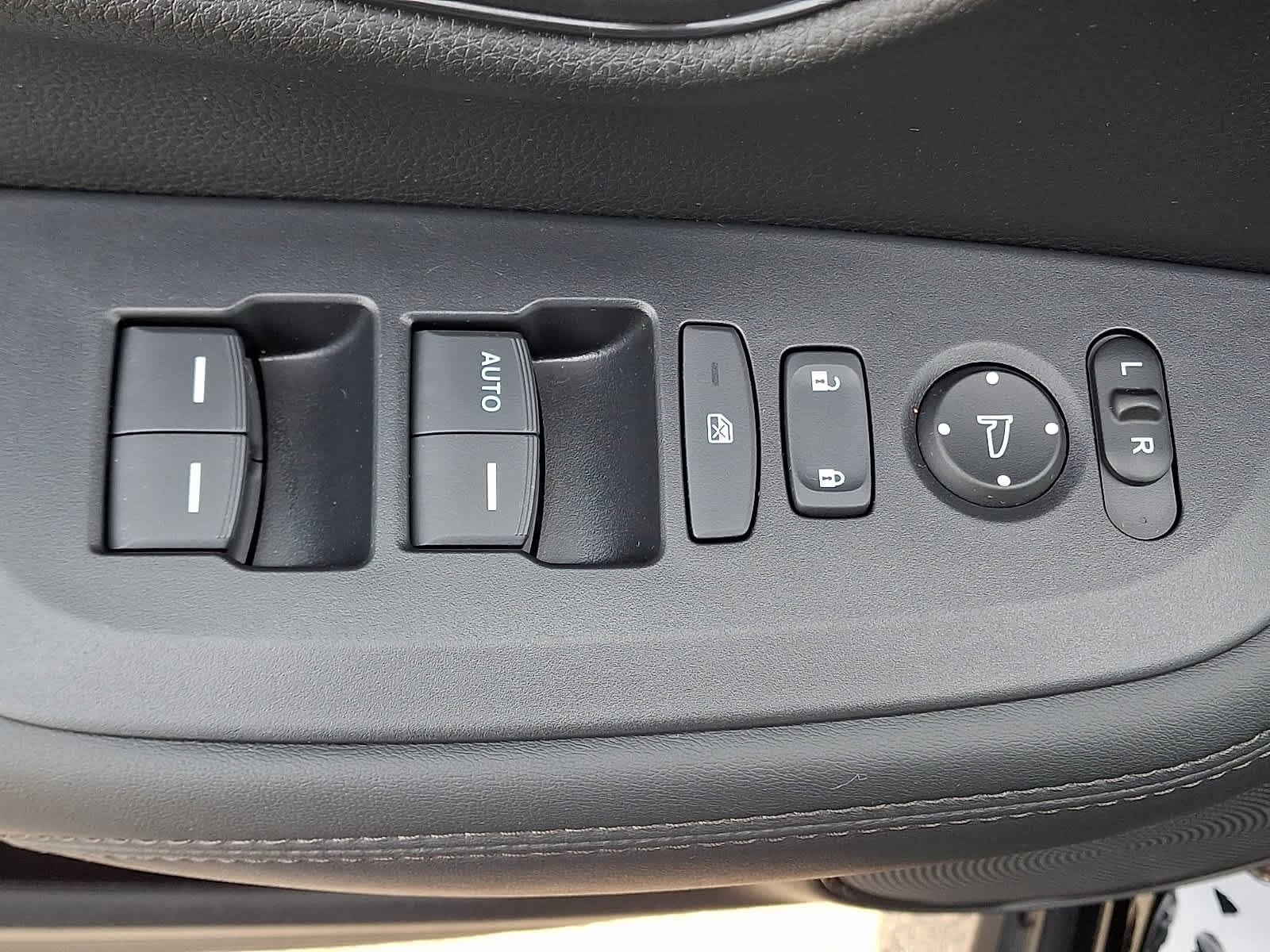 Certified 2026 Honda HR-V LX image 26