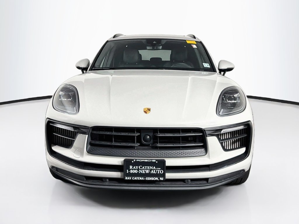 Certified 2023 Porsche Macan S AWD/4WD image 6