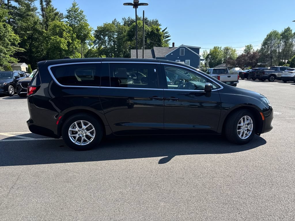 Used 2023 Chrysler Voyager LX FWD image 6