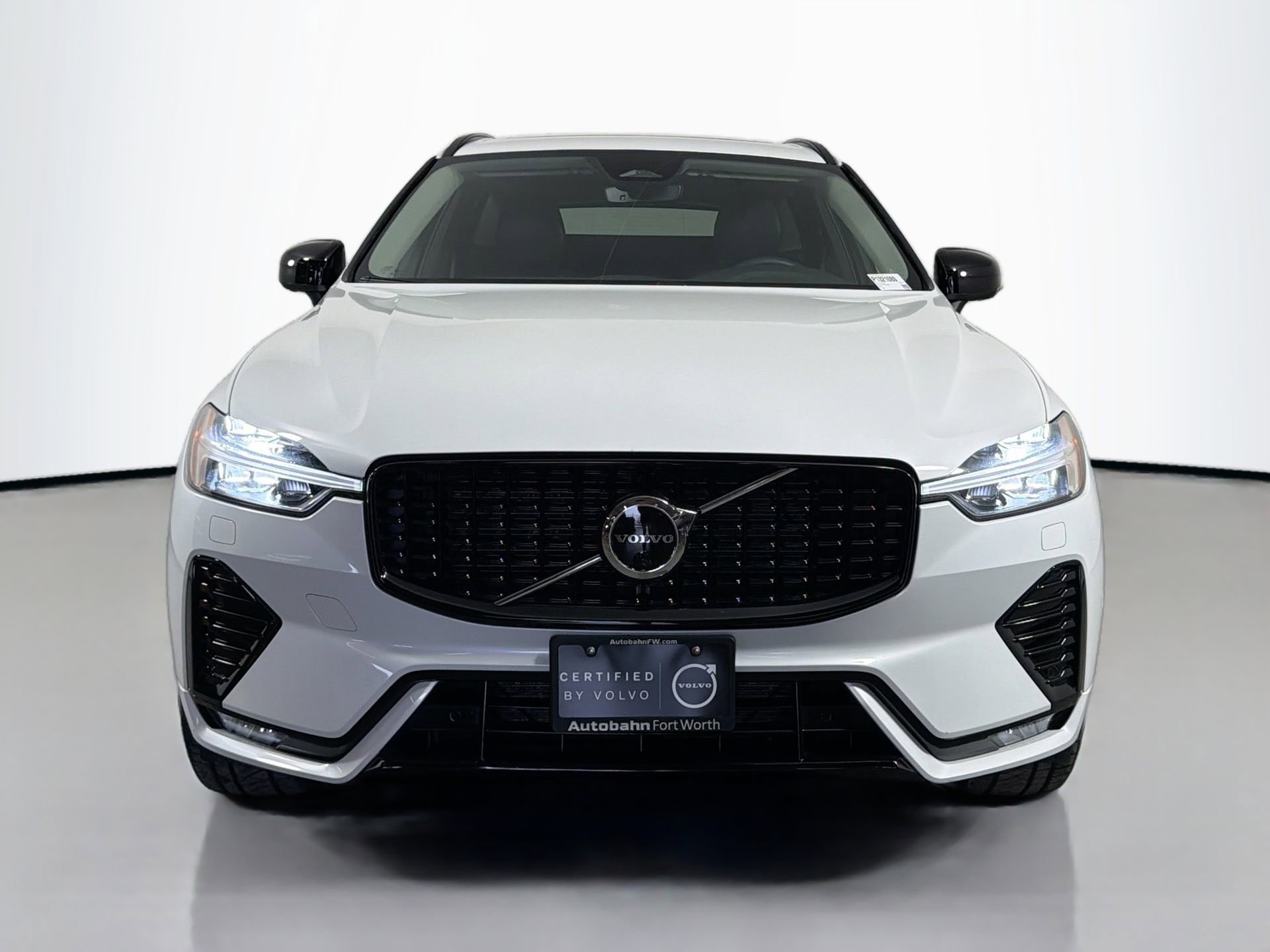 Certified 2023 Volvo XC60 B5 Plus w/ Climate Package AWD/4WD image 2