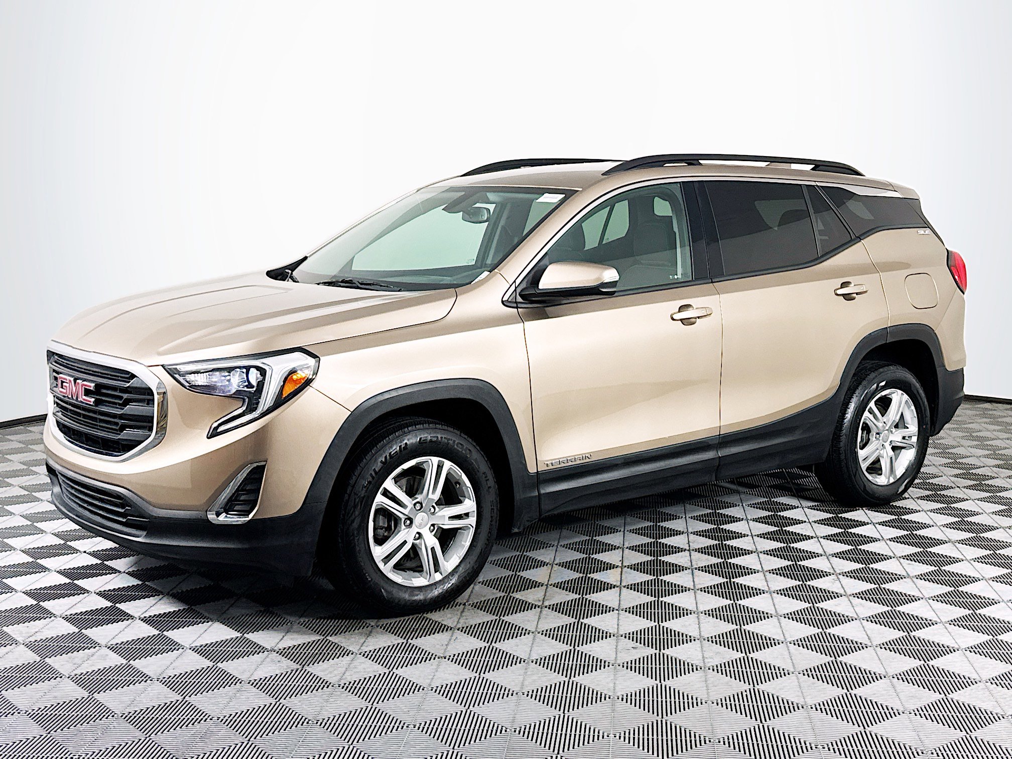 Used 2018 GMC Terrain SLE w/ Driver Convenience Package image 4