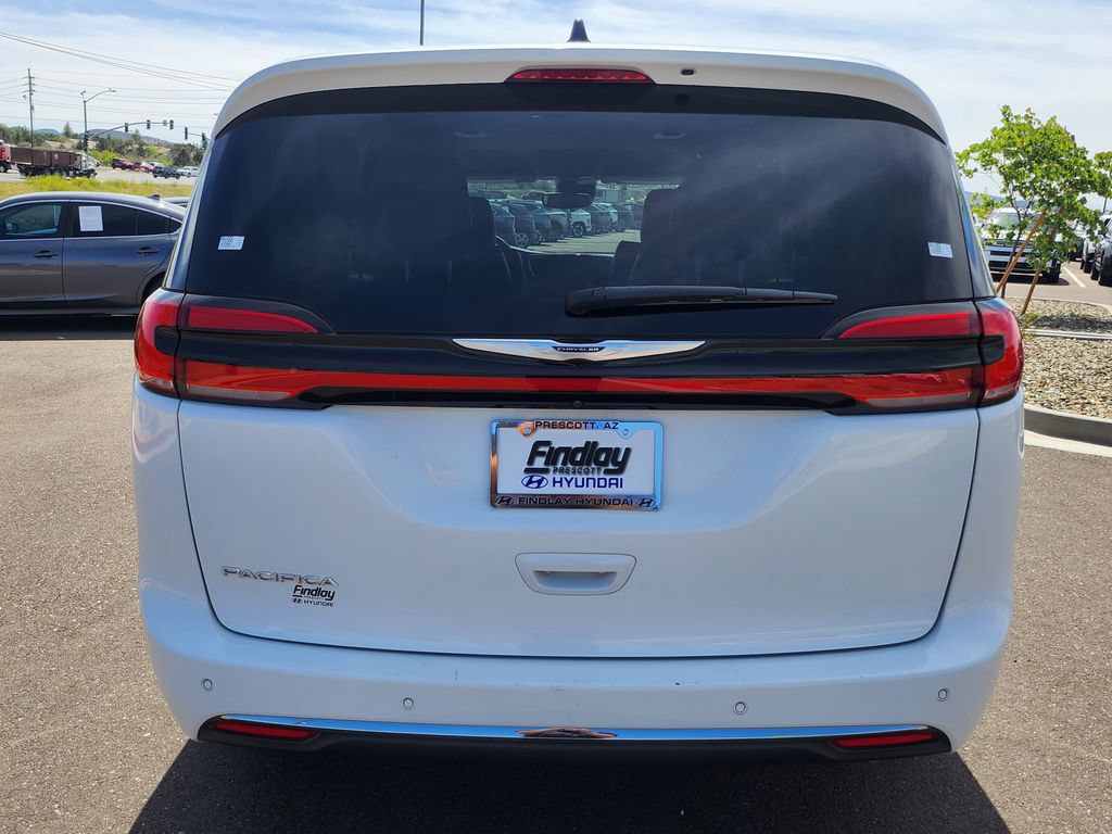 Used 2024 Chrysler Pacifica Touring-L FWD image 7
