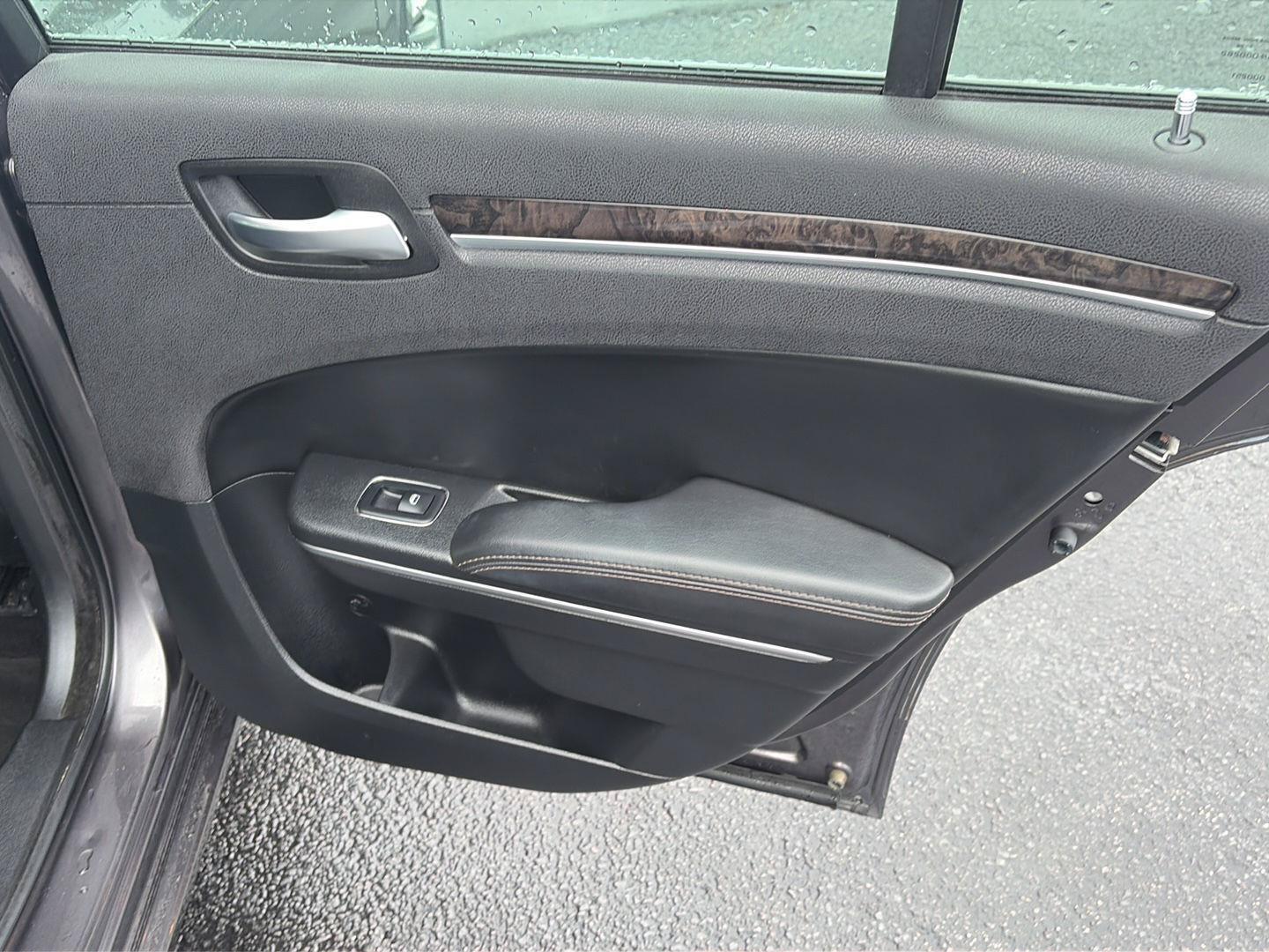 Used 2017 Chrysler 300 C RWD image 16
