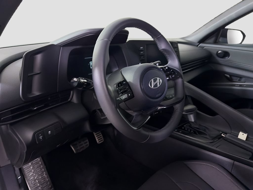 Used 2025 Hyundai Elantra Sport FWD image 11