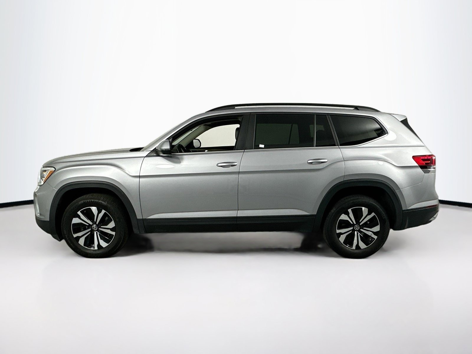 Used 2024 Volkswagen Atlas SE FWD image 8