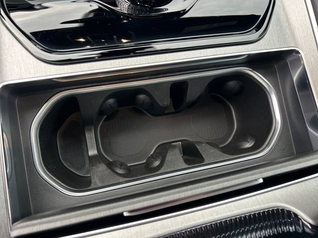 New 2025 Jeep Wagoneer Series III w/ Rear Seat Video Group 1 image 25