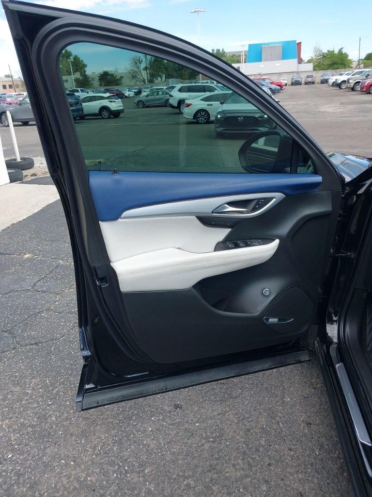 Used 2025 Buick Envision Avenir AWD/4WD image 12