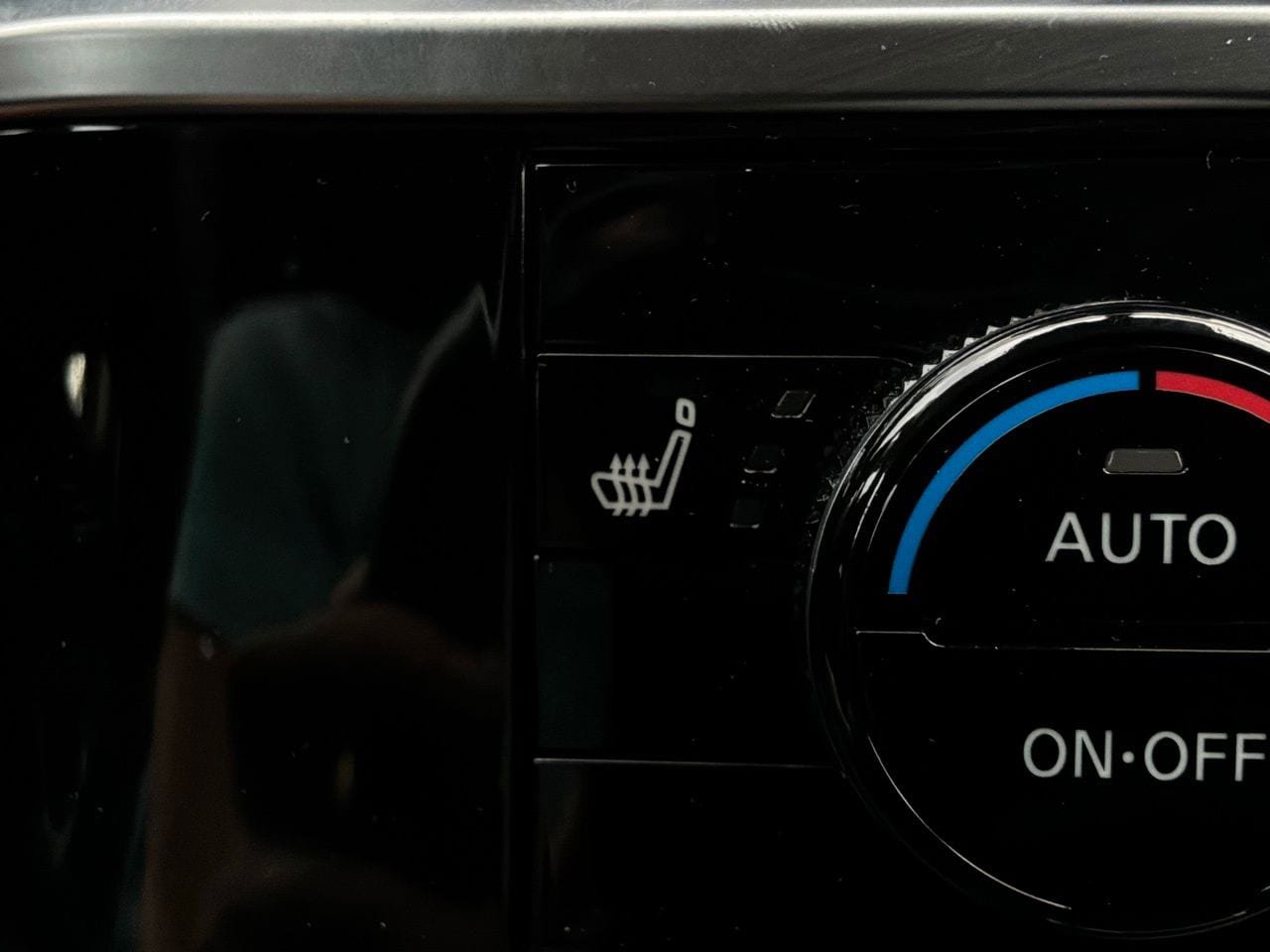 Used 2025 Nissan Pathfinder SV FWD image 29