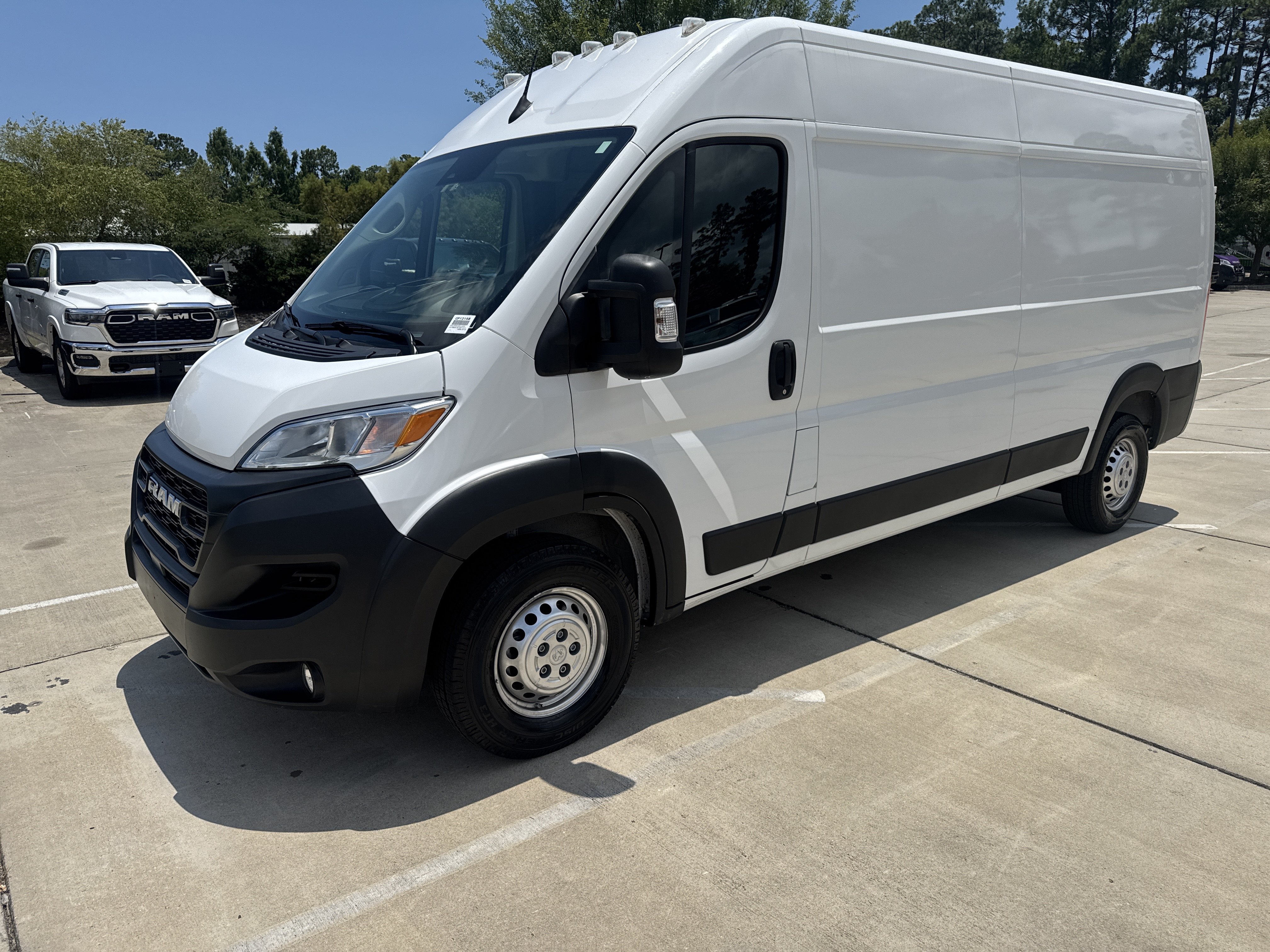 Used 2025 RAM ProMaster 2500 w/ Convenience Group FWD image 4